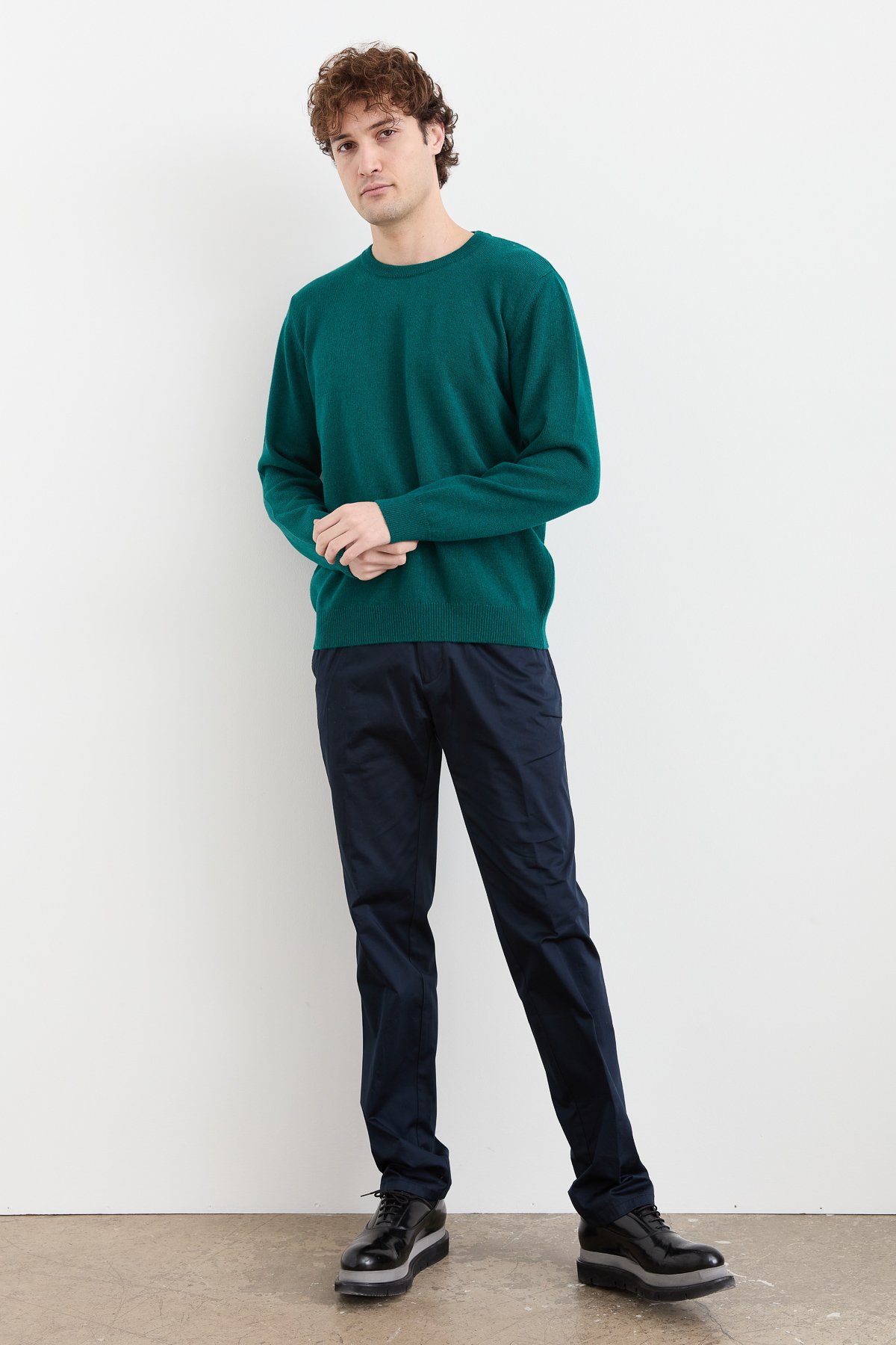 22581Erkek Sıfır Yaka Klasik Yün Kazak K.Ö.başı