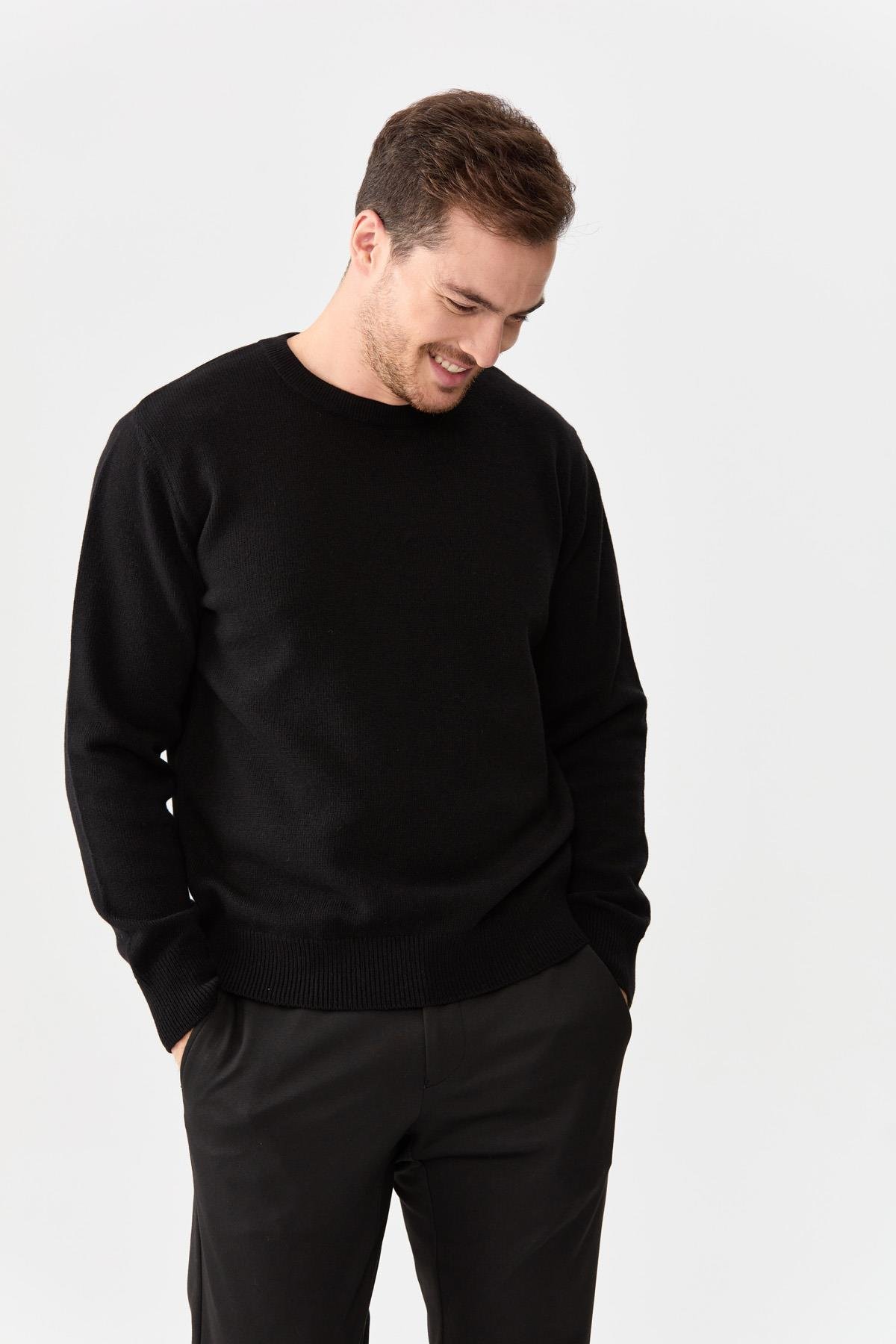 22581Мужской классический шерстяной свитер с круглым вырезом черный