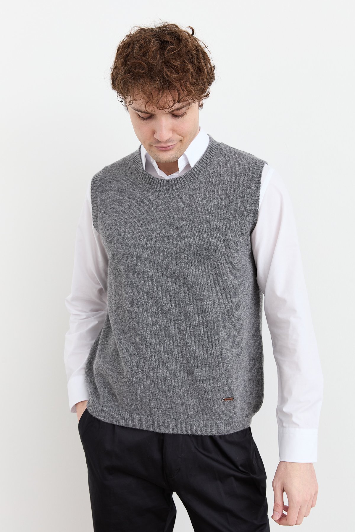 23503Erkek Sıfır Yaka Klasik Yün Süveter Füme