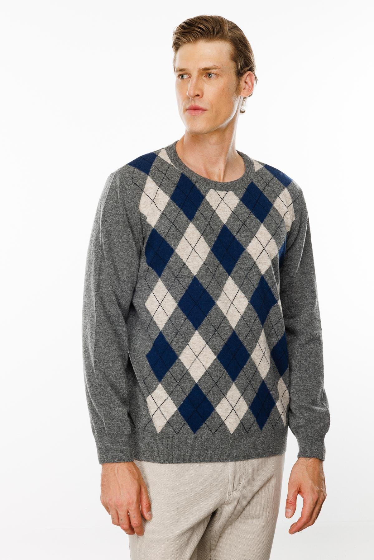 24511Erkek Sıfır Yaka Önü Baklava Desenli Kazak Füme