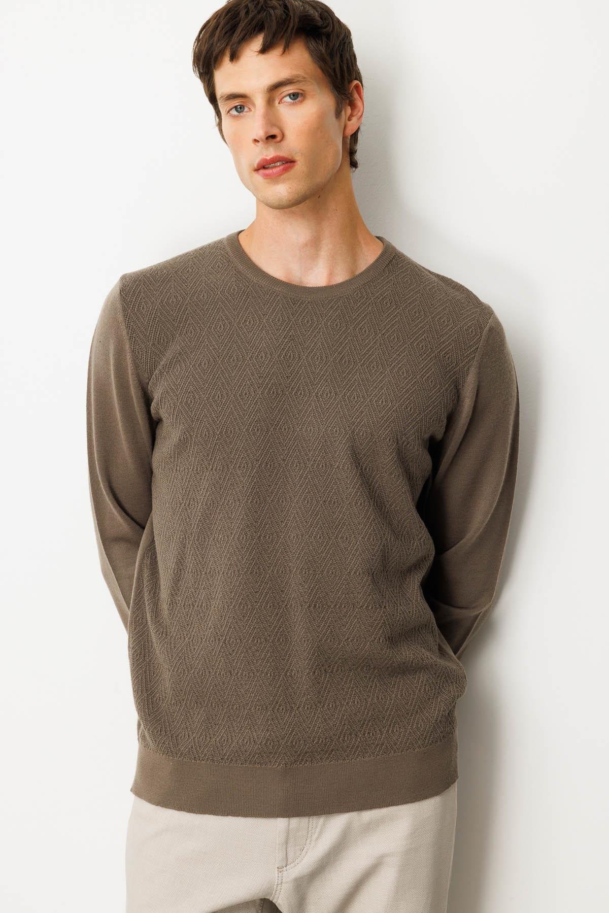 25607Erkek Sıfır Yaka Önü Baklavalı Triko Kazak Vizon