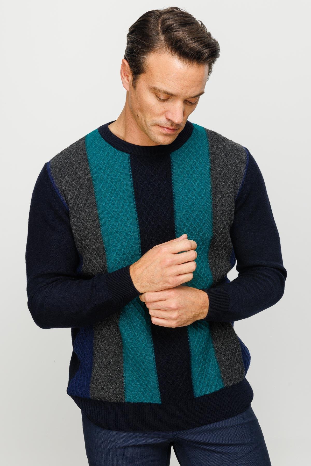 23505Erkek Sıfır Yaka Önü Renkli Yürütmeli Yün Kazak K.Lacivert