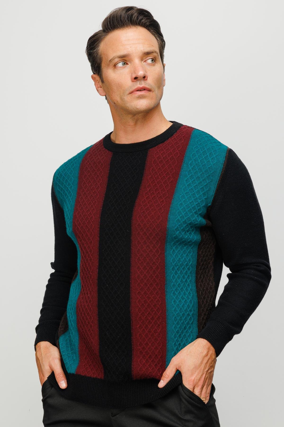 23505Erkek Sıfır Yaka Önü Renkli Yürütmeli Yün Kazak Siyah