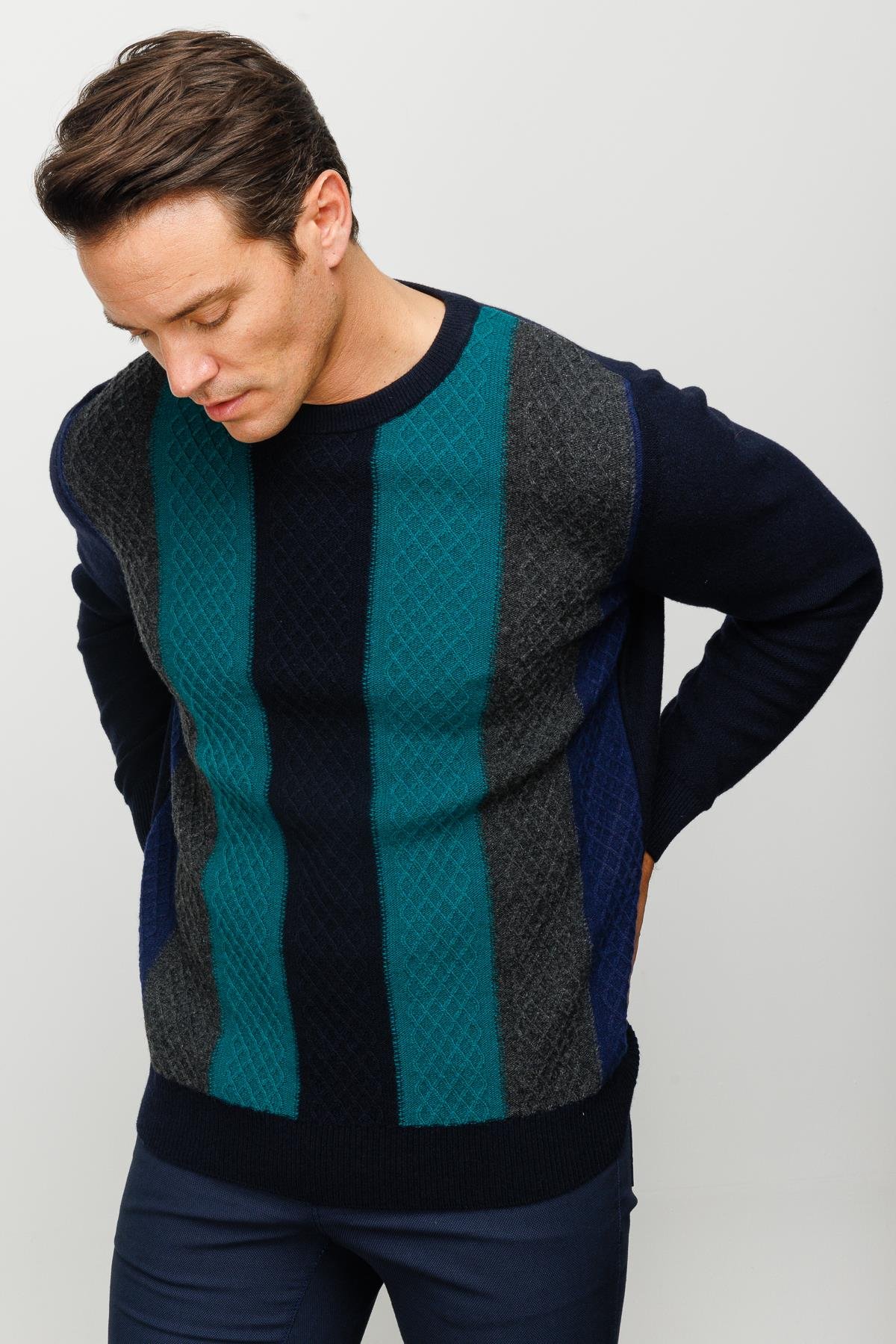 23505Erkek Sıfır Yaka Önü Renkli Yürütmeli Yün Kazak K.Lacivert