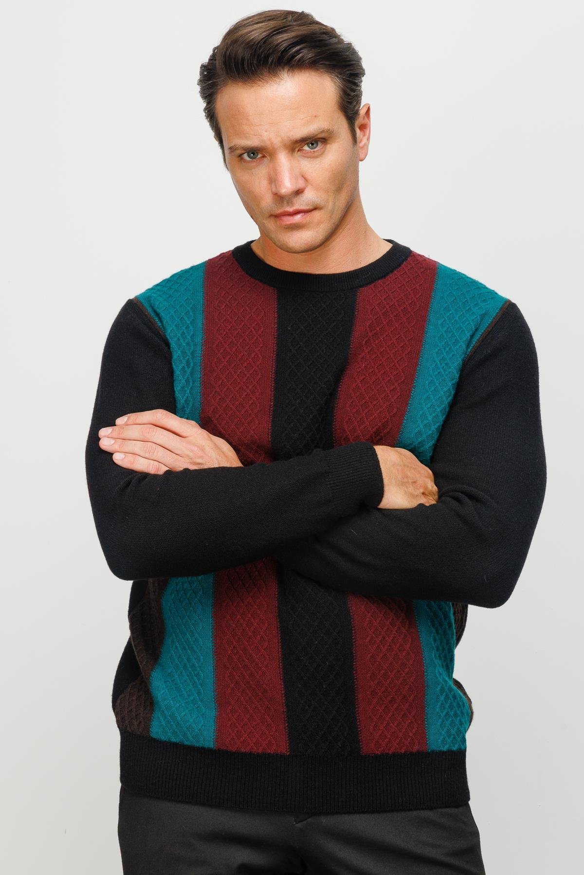 23505Erkek Sıfır Yaka Önü Renkli Yürütmeli Yün Kazak Siyah