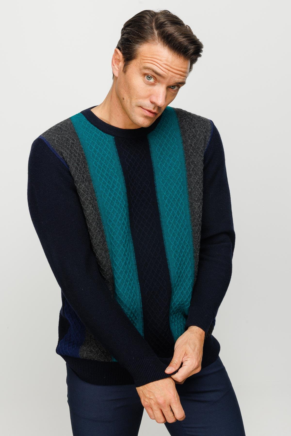 23505Erkek Sıfır Yaka Önü Renkli Yürütmeli Yün Kazak K.Lacivert