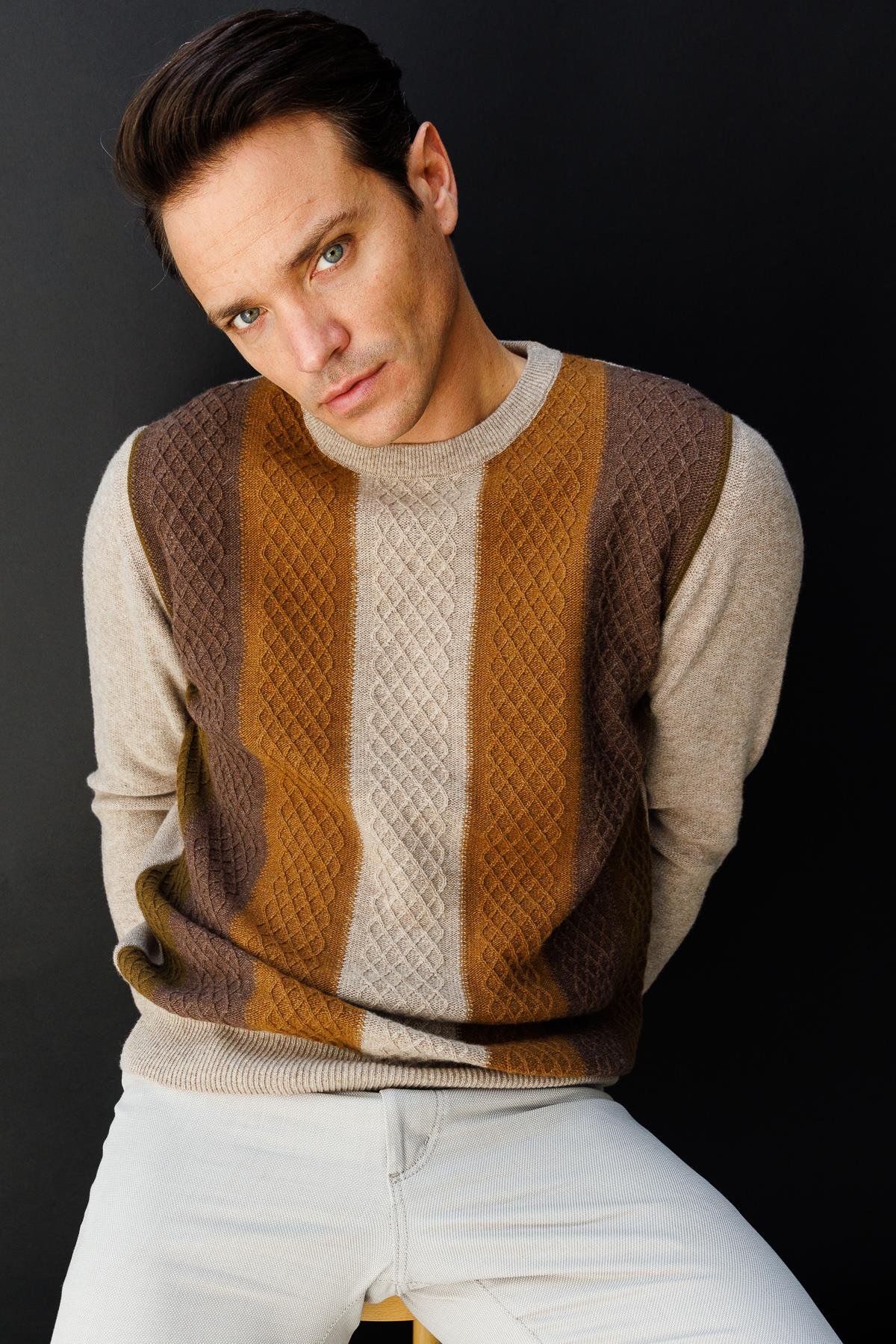 23505Erkek Sıfır Yaka Önü Renkli Yürütmeli Yün Kazak K.Bej