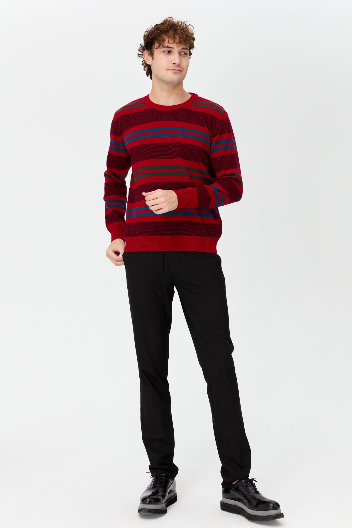 23500Erkek Sıfır Yaka Renkli Çizgili Klasik Yün Kazak K.Kırmızı