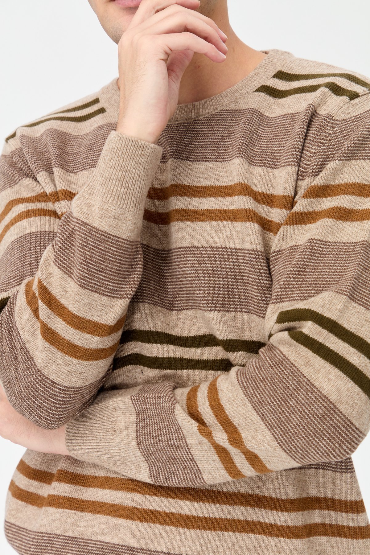 23500Erkek Sıfır Yaka Renkli Çizgili Klasik Yün Kazak K.Bej