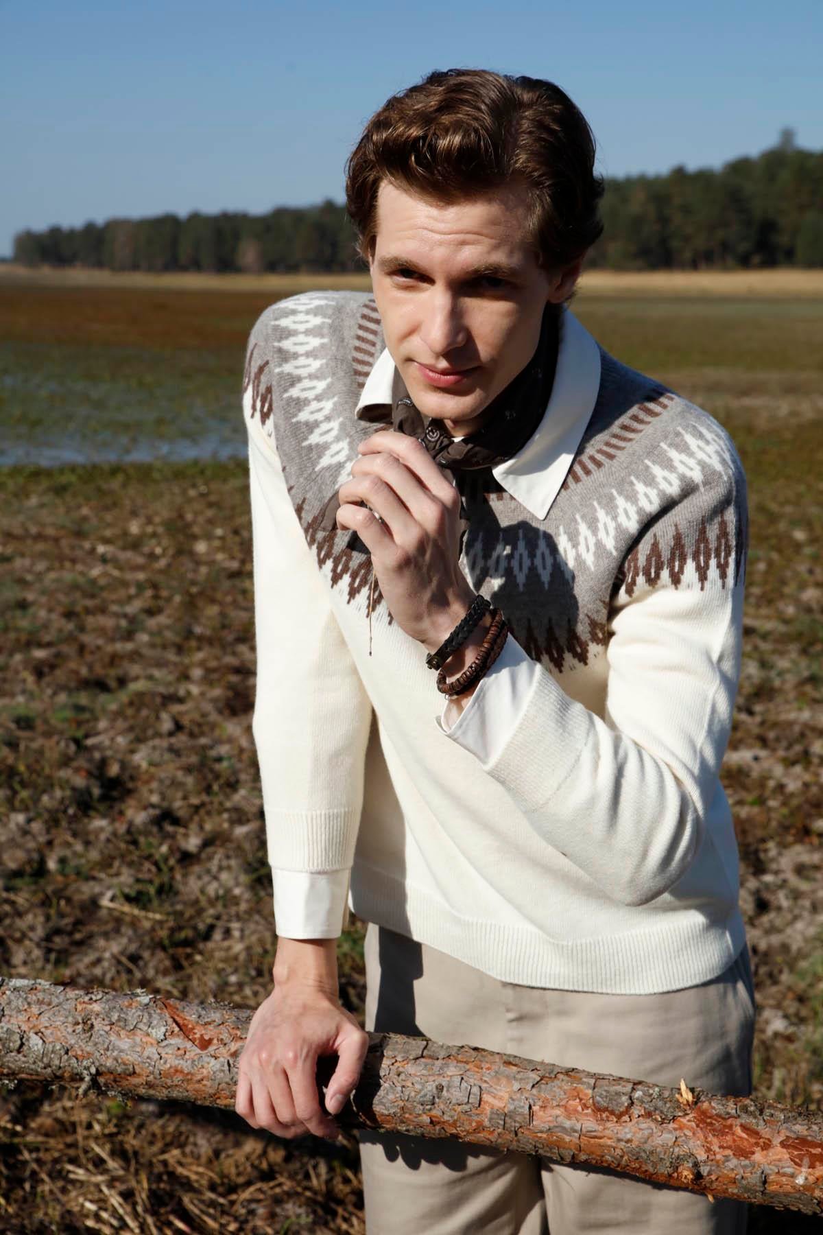 25531Erkek Sıfır Yaka Robası Baklavalı Yün Kazak Kemik