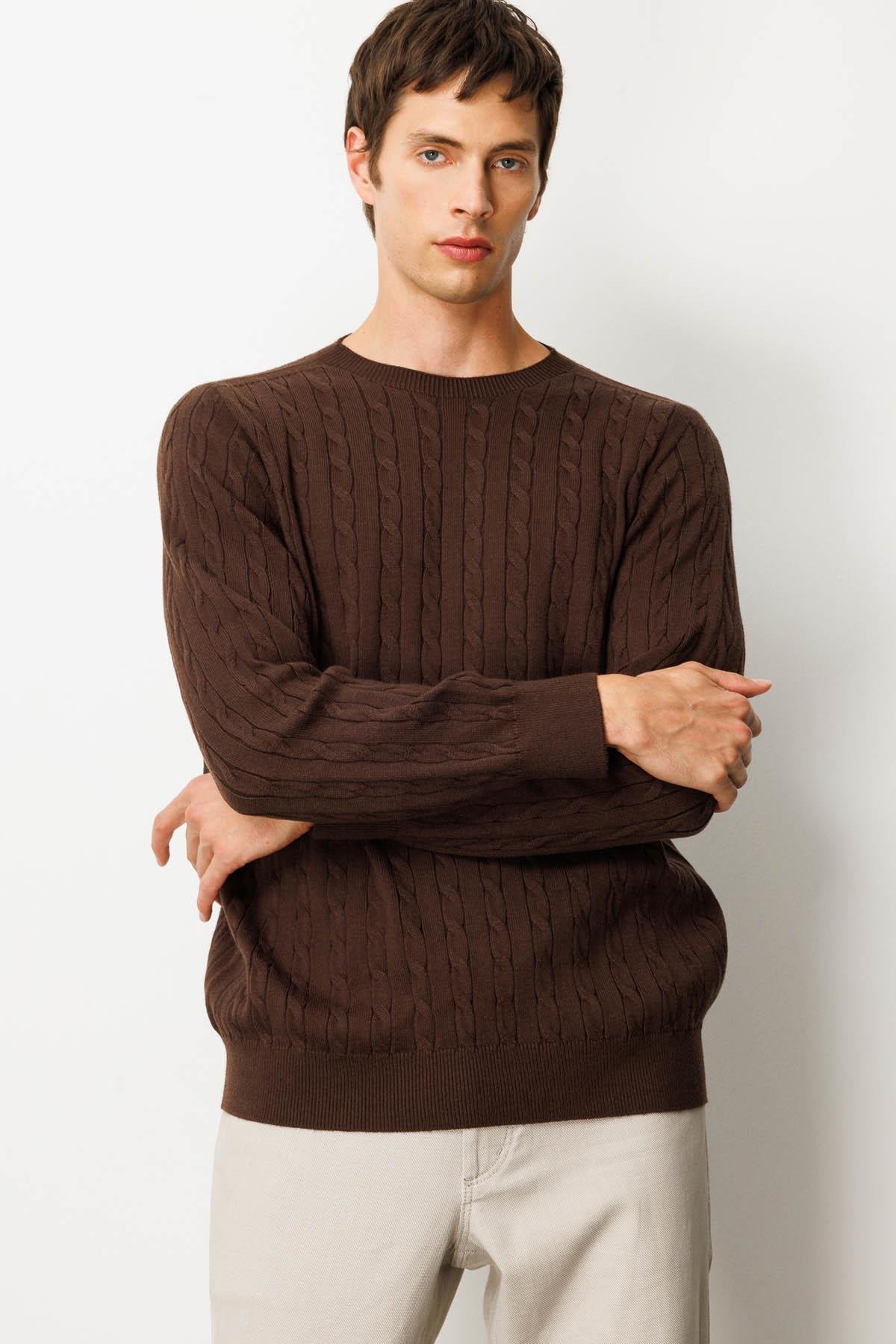 25500Erkek Sıfır Yaka Saç Örgülü Kazak Kahve