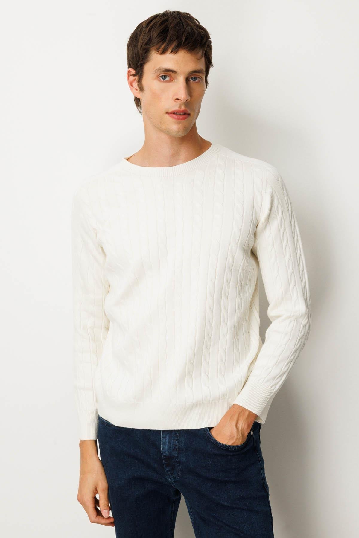 25500Erkek Sıfır Yaka Saç Örgülü Kazak Kemik