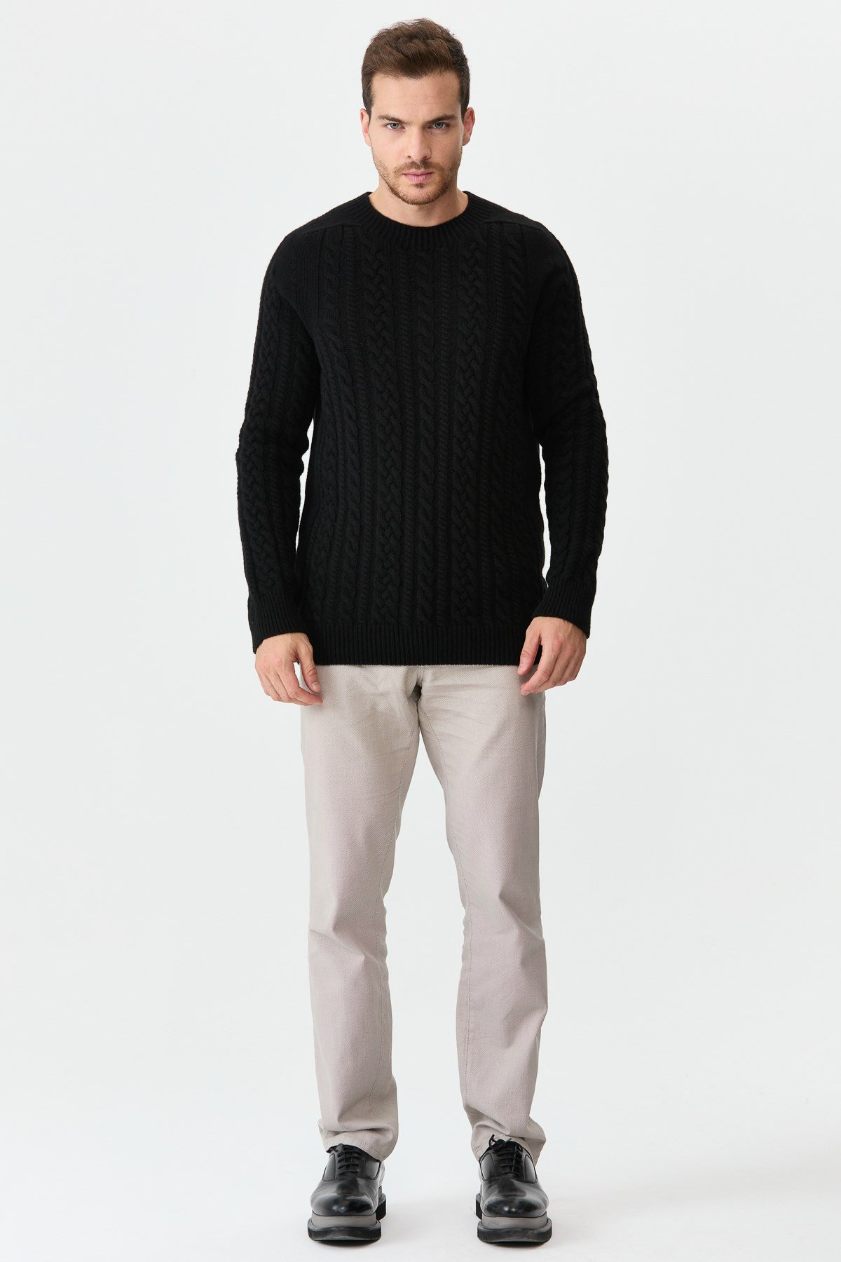 22588Мужской свитер с круглым вырезом из шерсти и трикотажа Черный