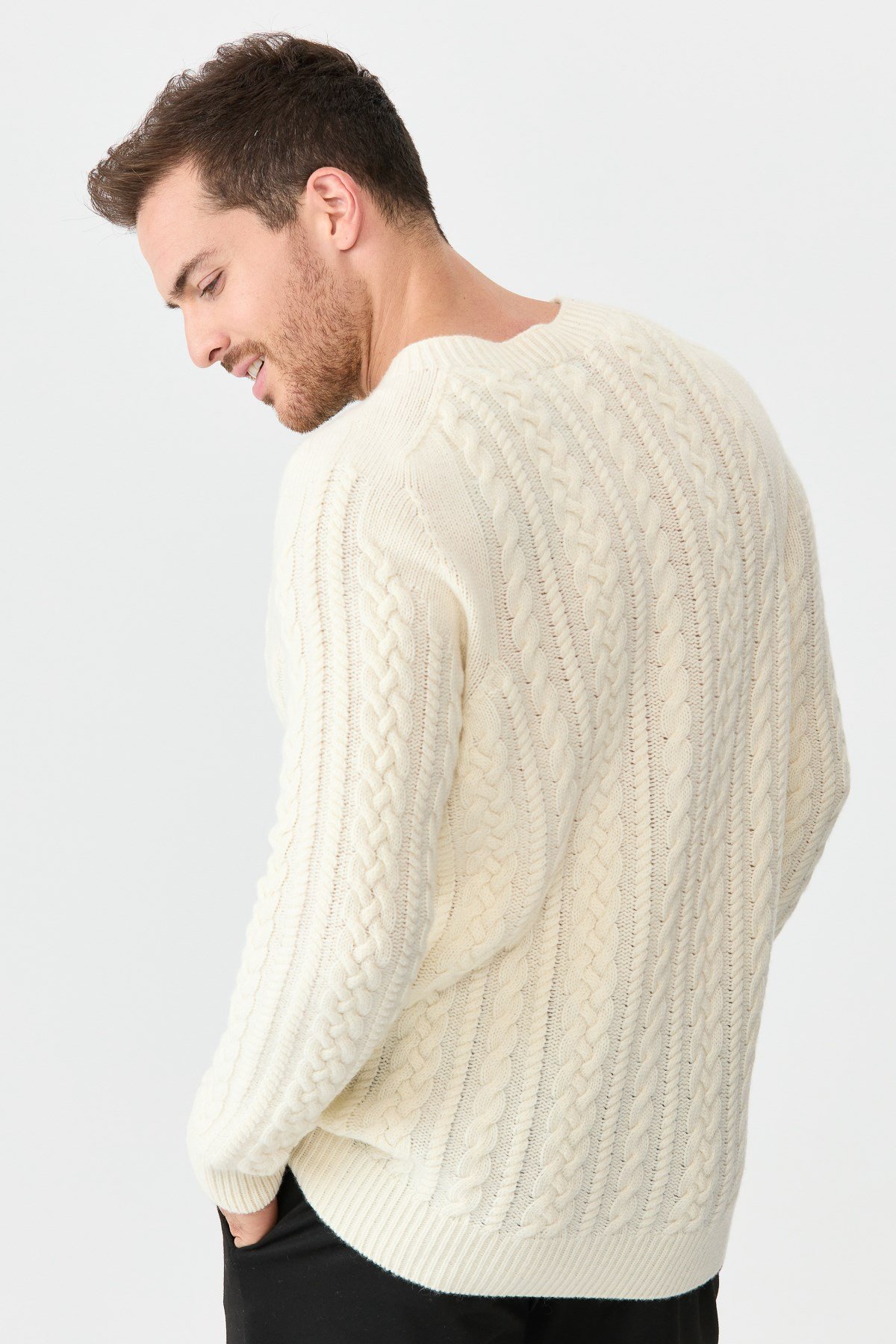 22588Мужской свитер с круглым вырезом из шерсти и трикотажа цвета кости