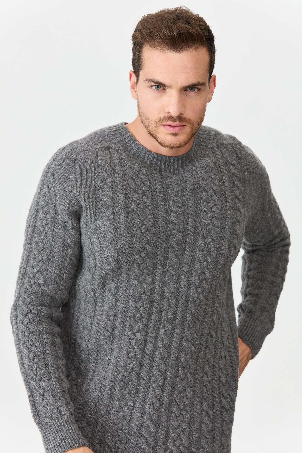 22588Мужской свитер с круглым вырезом из шерсти и трикотажа пепельно-серый