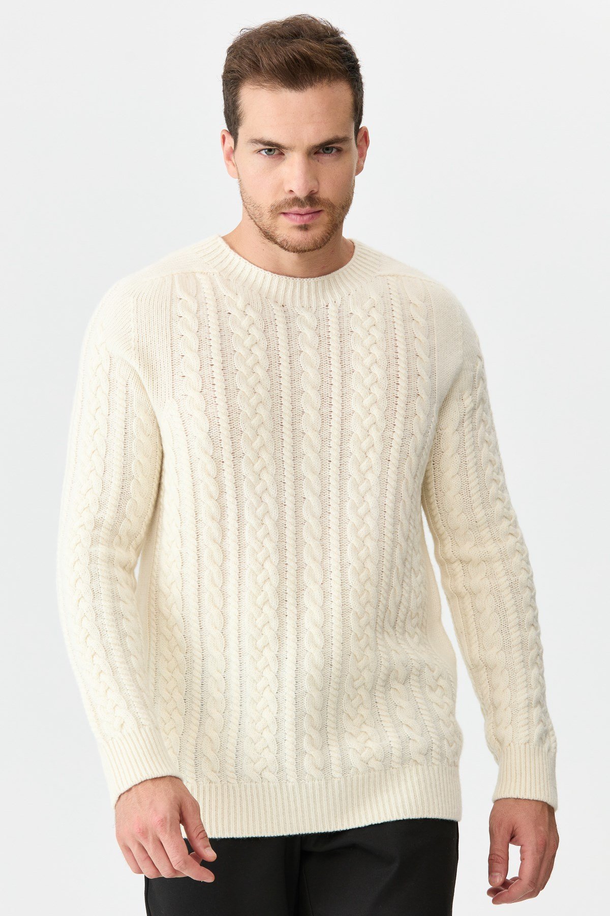 22588Мужской свитер с круглым вырезом из шерсти и трикотажа цвета кости