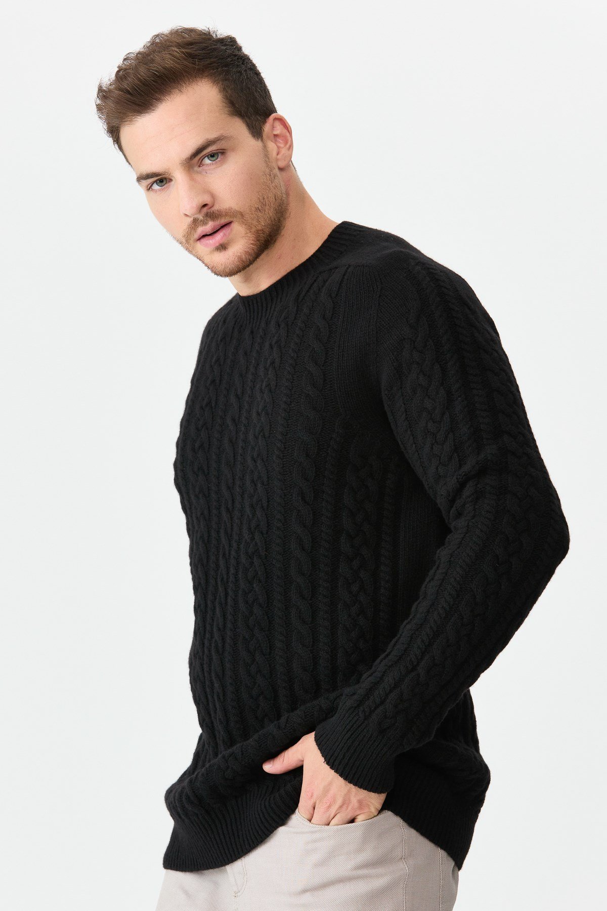 22588Мужской свитер с круглым вырезом из шерсти и трикотажа Черный