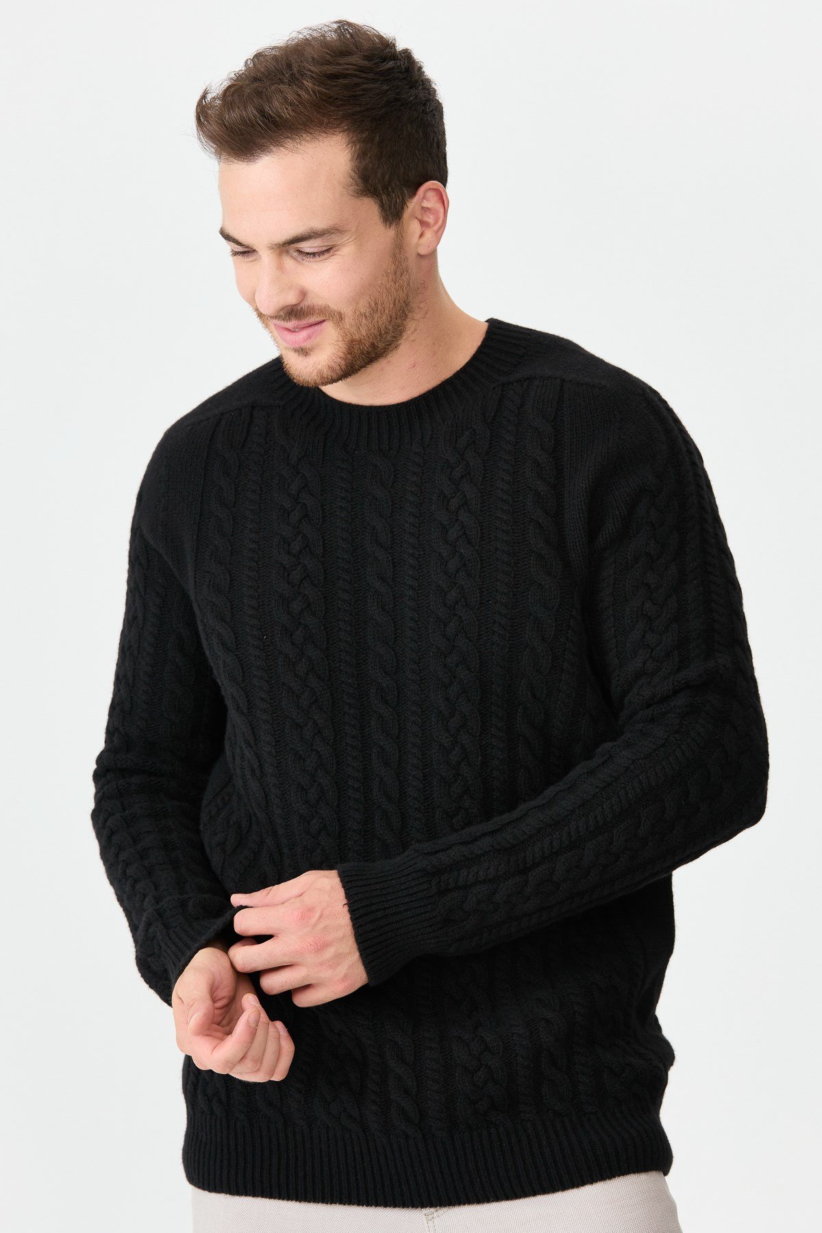 22588Мужской свитер с круглым вырезом из шерсти и трикотажа Черный