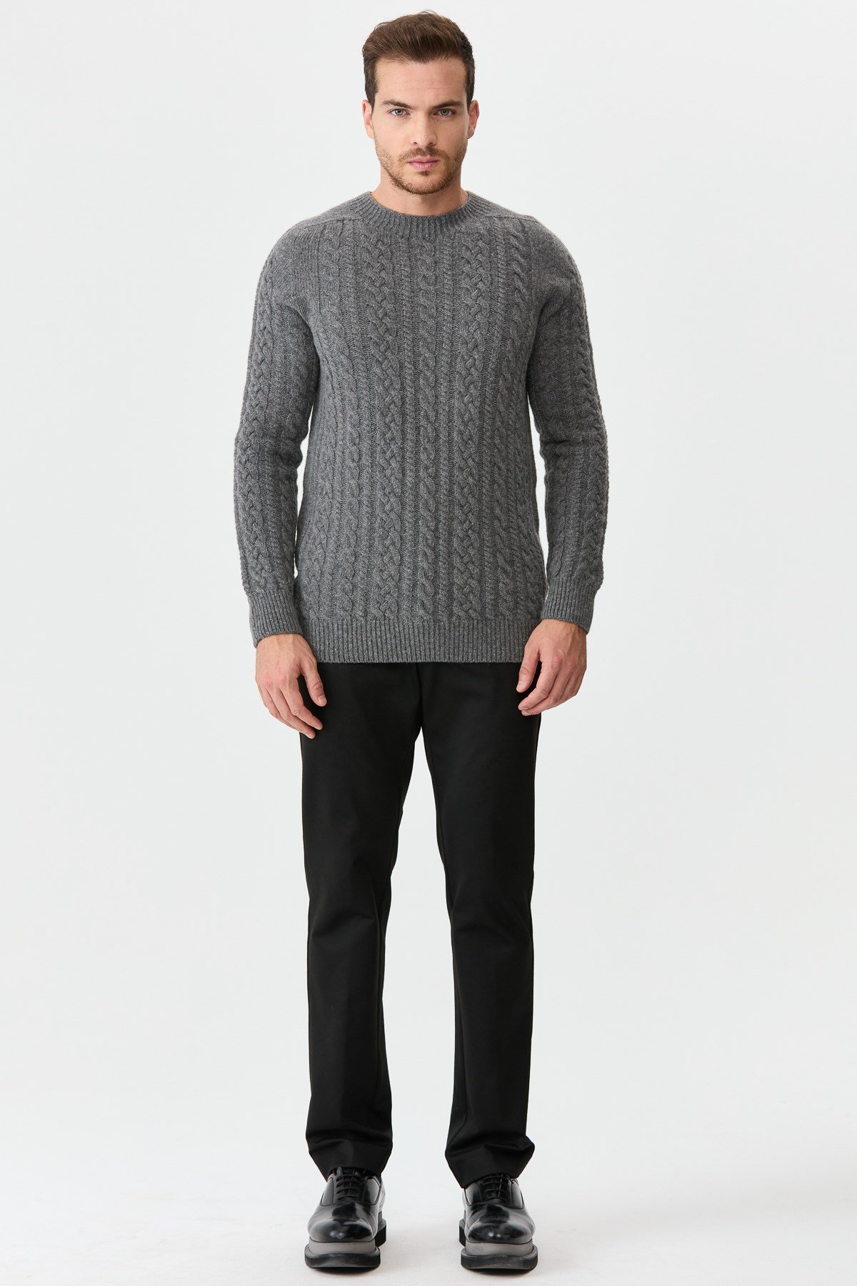 22588Мужской свитер с круглым вырезом из шерсти и трикотажа пепельно-серый