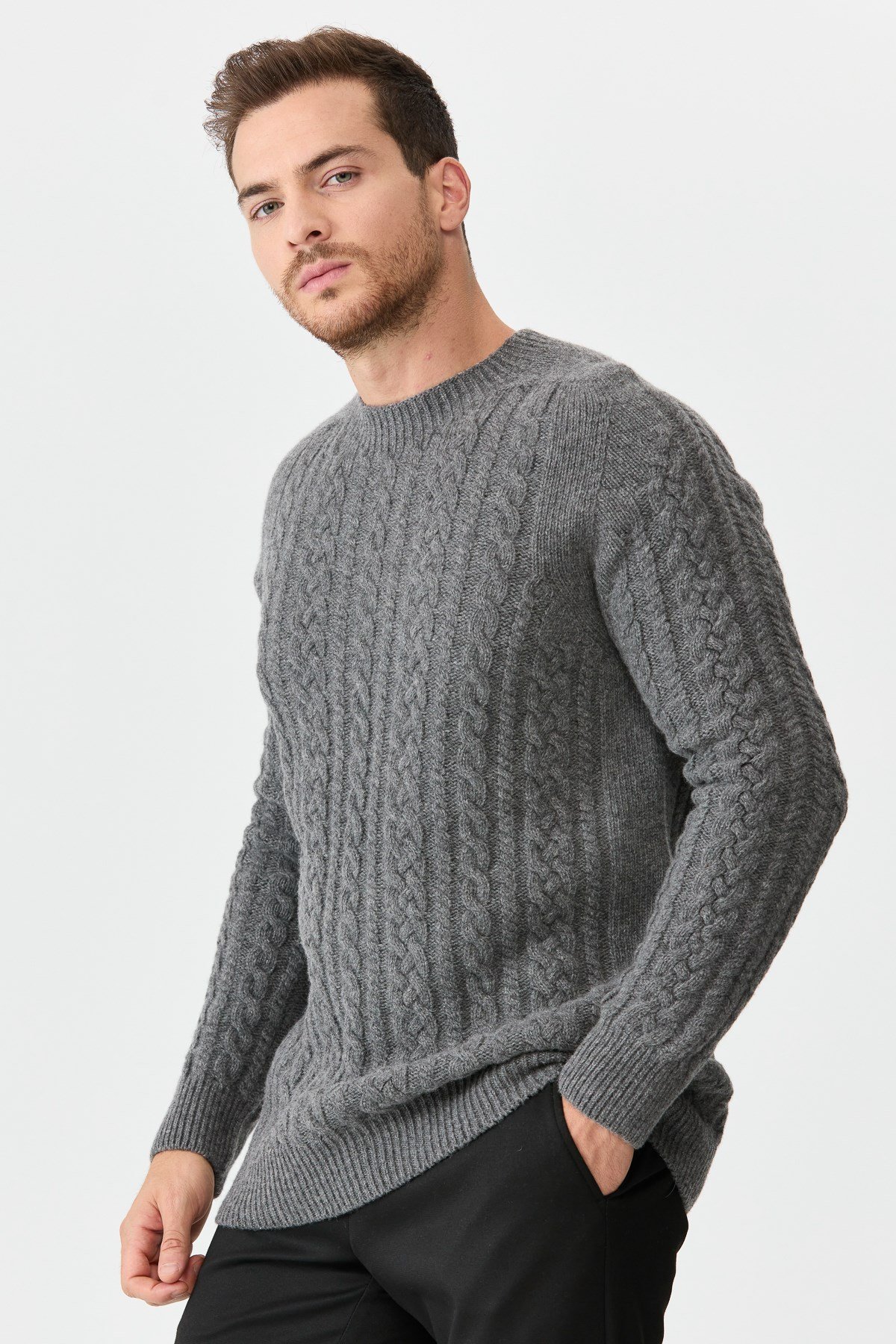 22588Мужской свитер с круглым вырезом из шерсти и трикотажа пепельно-серый