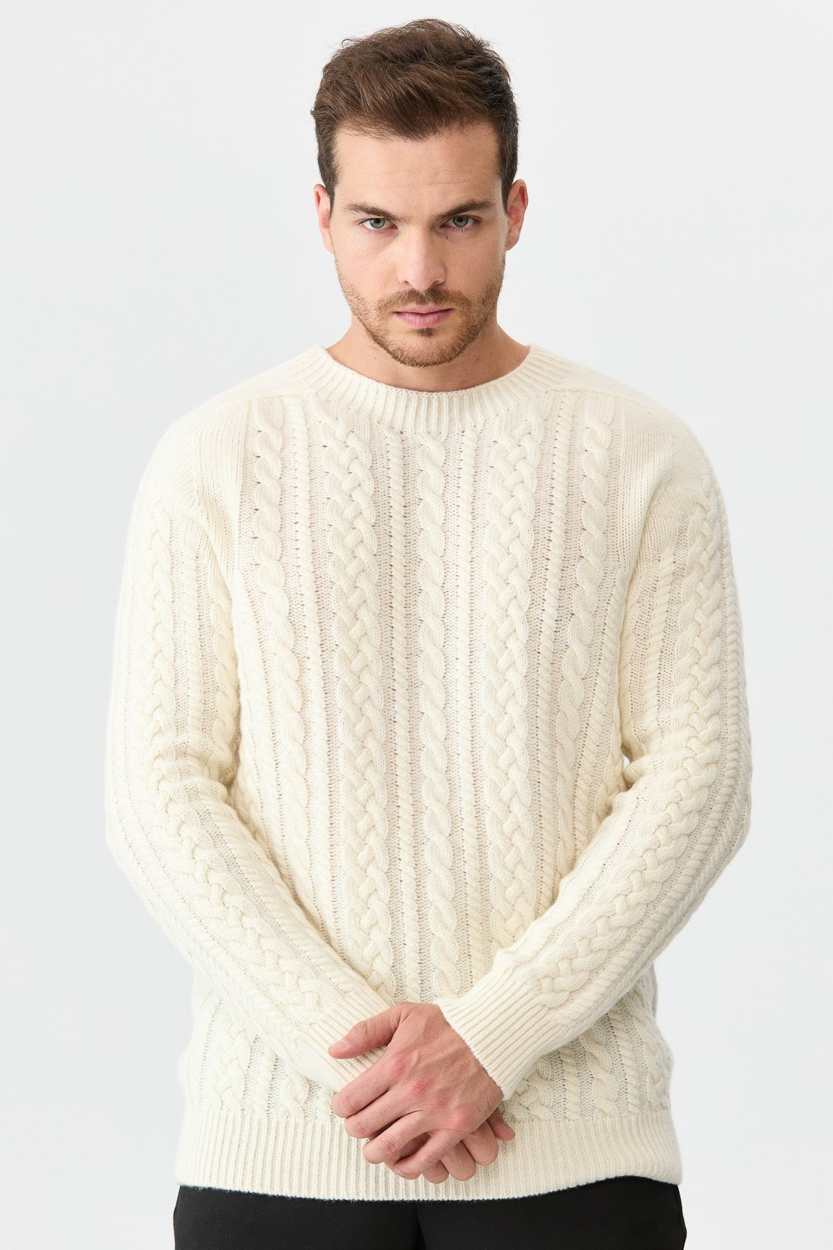 22588Мужской свитер с круглым вырезом из шерсти и трикотажа цвета кости