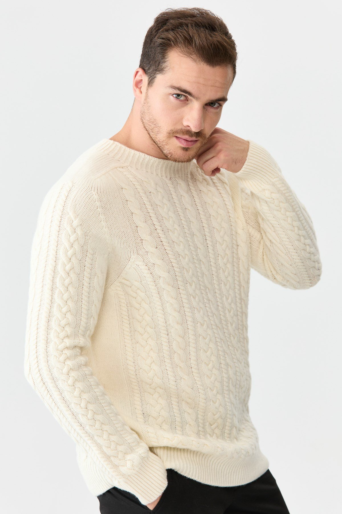 22588Мужской свитер с круглым вырезом из шерсти и трикотажа цвета кости