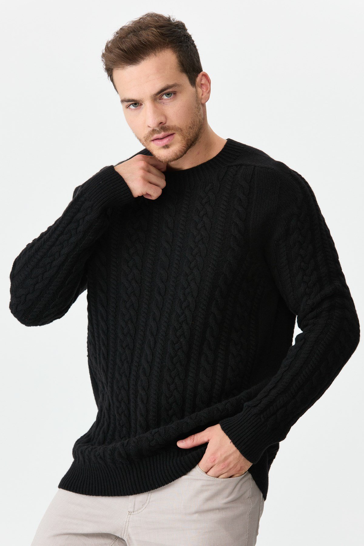 22588Мужской свитер с круглым вырезом из шерсти и трикотажа Черный