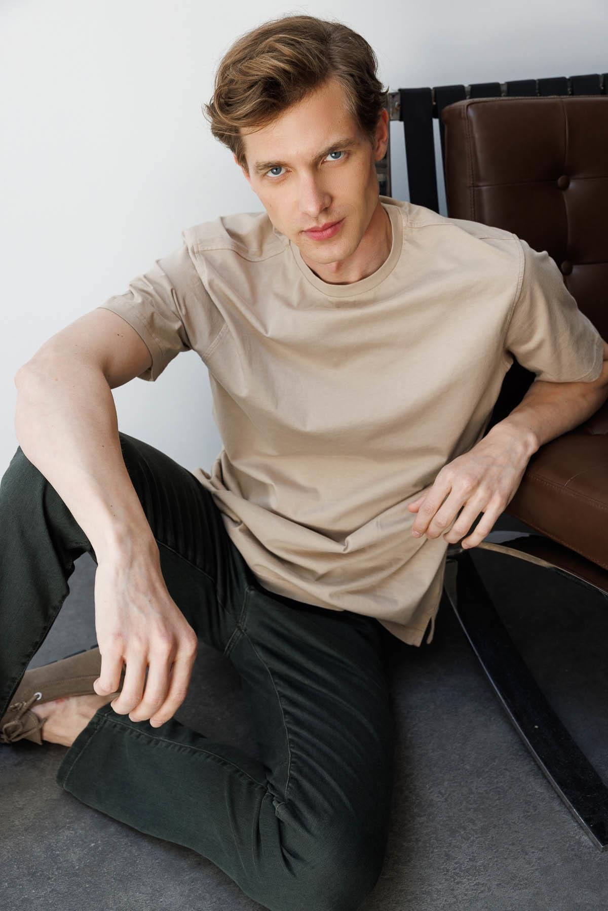 25725Erkek Sıfır Yaka T-shirt K.Bej