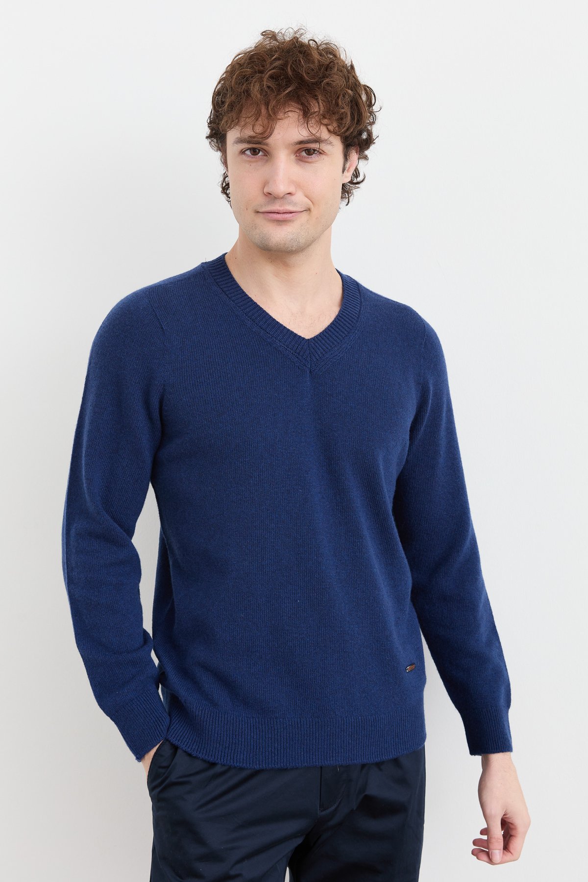23526Erkek V Yaka Basic Yün Kazak İndigo