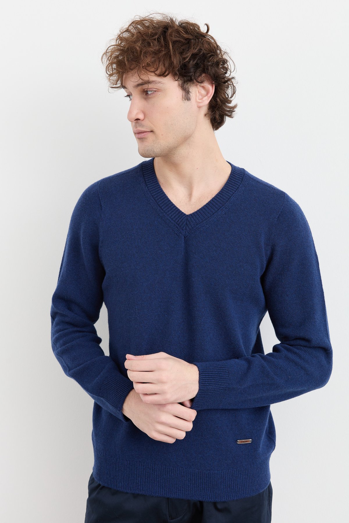 23526Erkek V Yaka Basic Yün Kazak İndigo