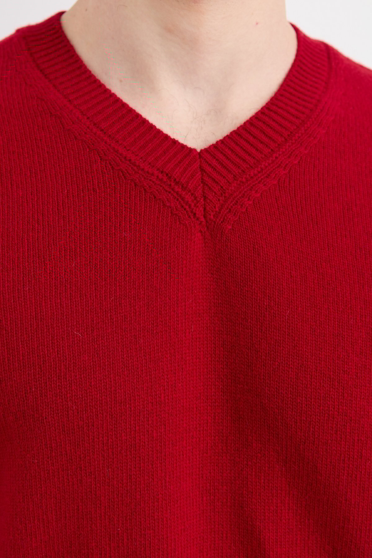 23526Erkek V Yaka Basic Yün Kazak K.Kırmızı