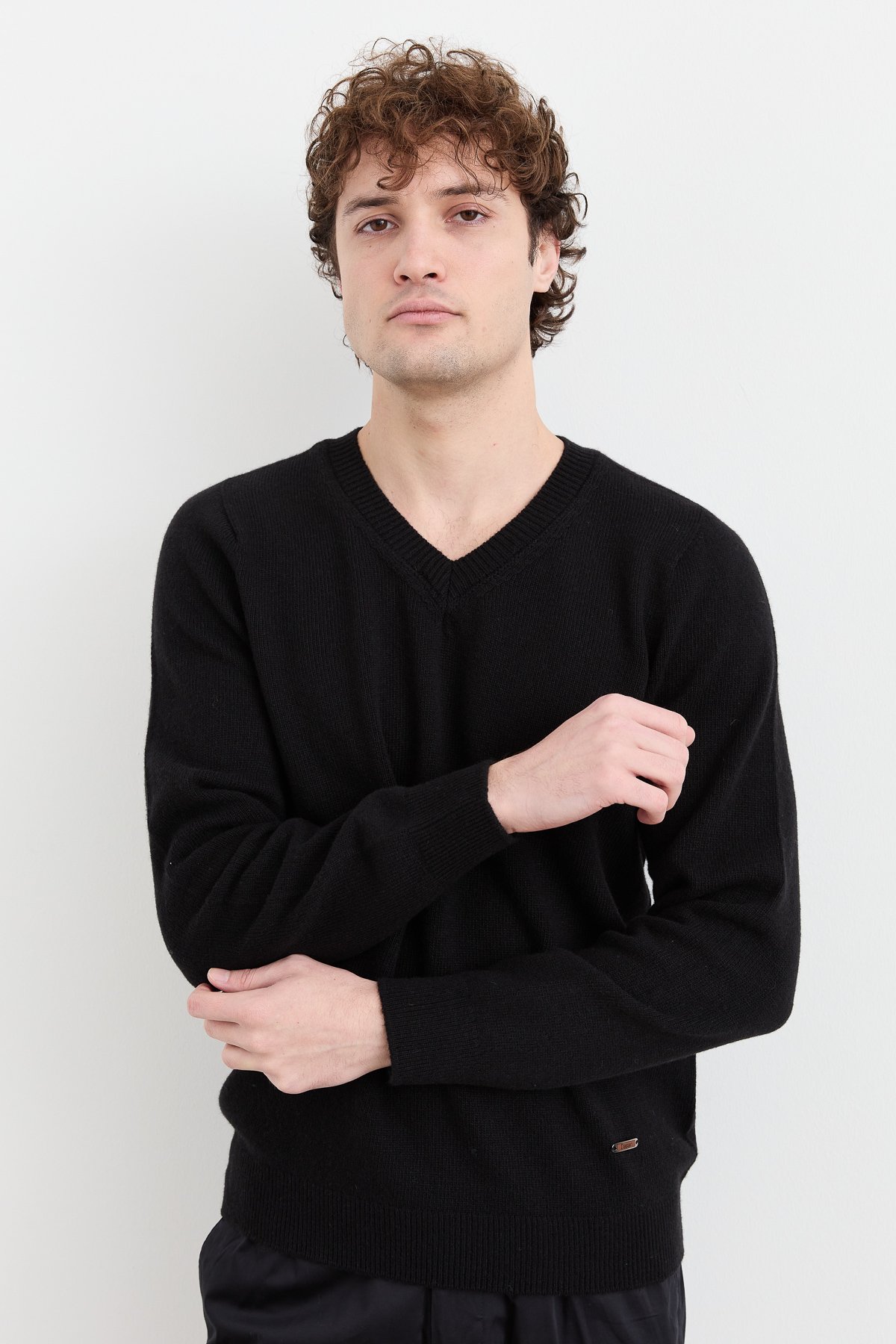 23526Erkek V Yaka Basic Yün Kazak Siyah