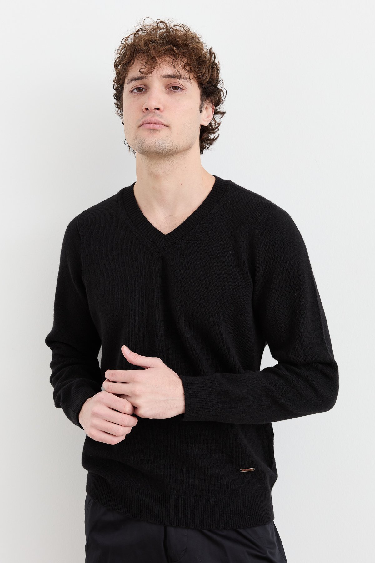 23526Erkek V Yaka Basic Yün Kazak Siyah