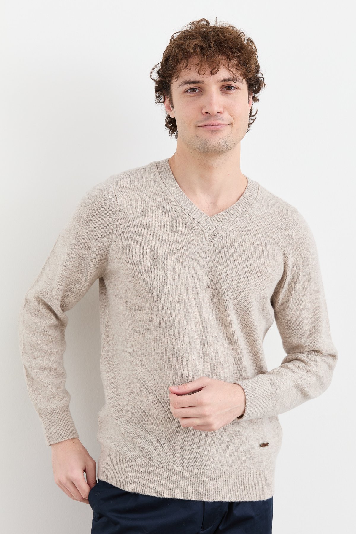 23526Erkek V Yaka Basic Yün Kazak V.Bej