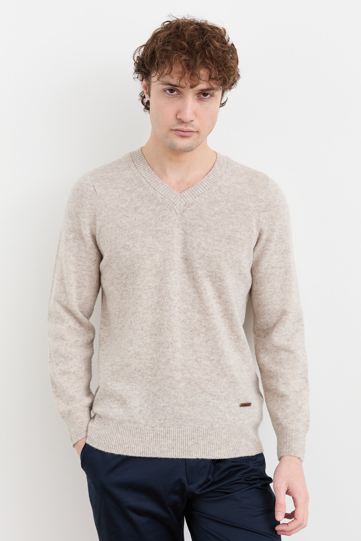23526Erkek V Yaka Basic Yün Kazak V.Bej