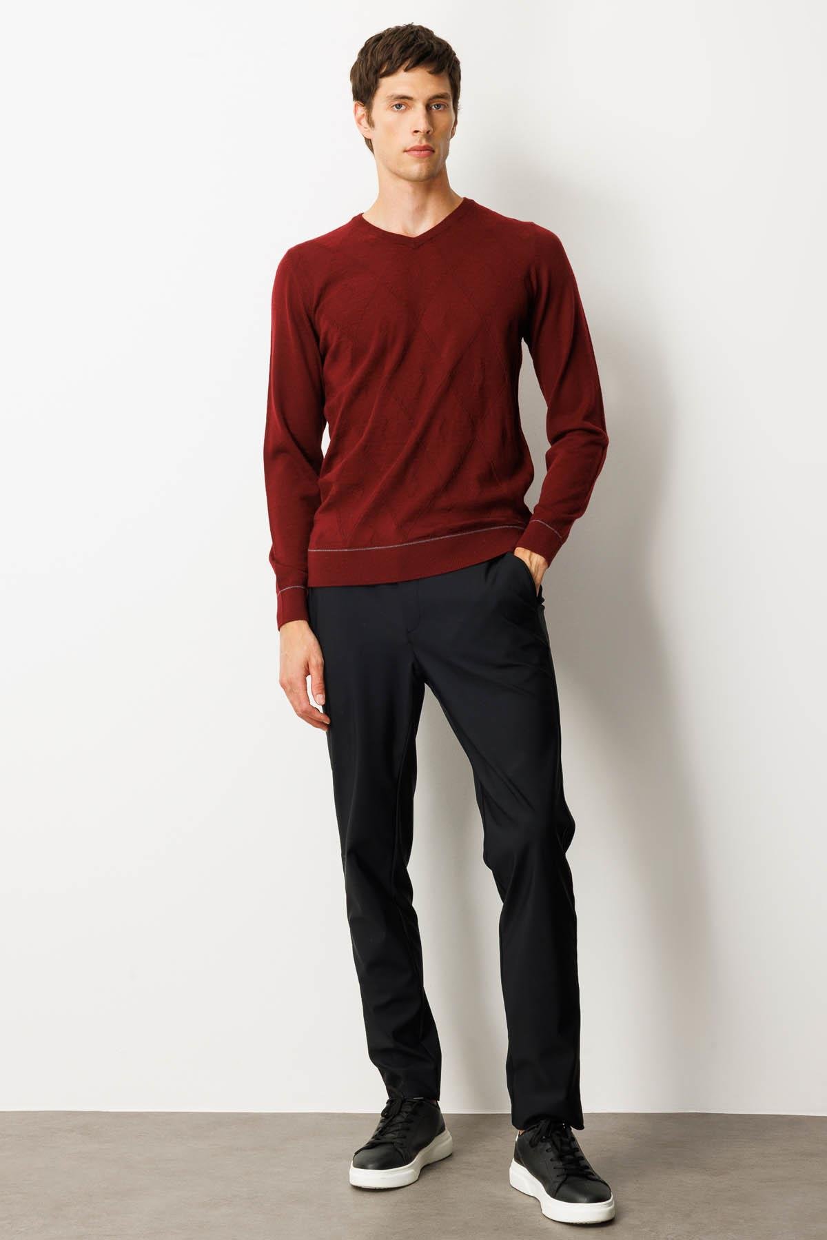 25604Erkek V Yaka Çizgili Baklavalı Yün Kazak Bordo