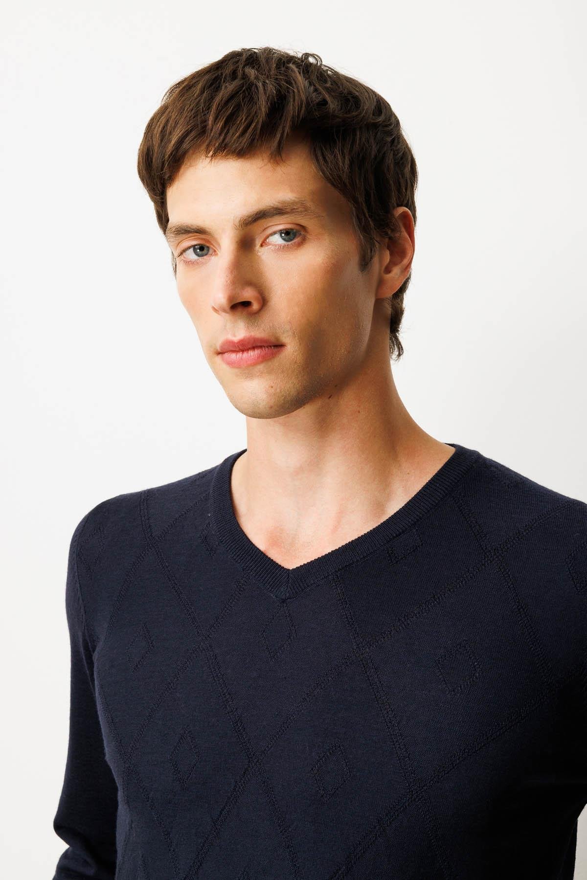 25604Erkek V Yaka Çizgili Baklavalı Yün Kazak K.Lacivert