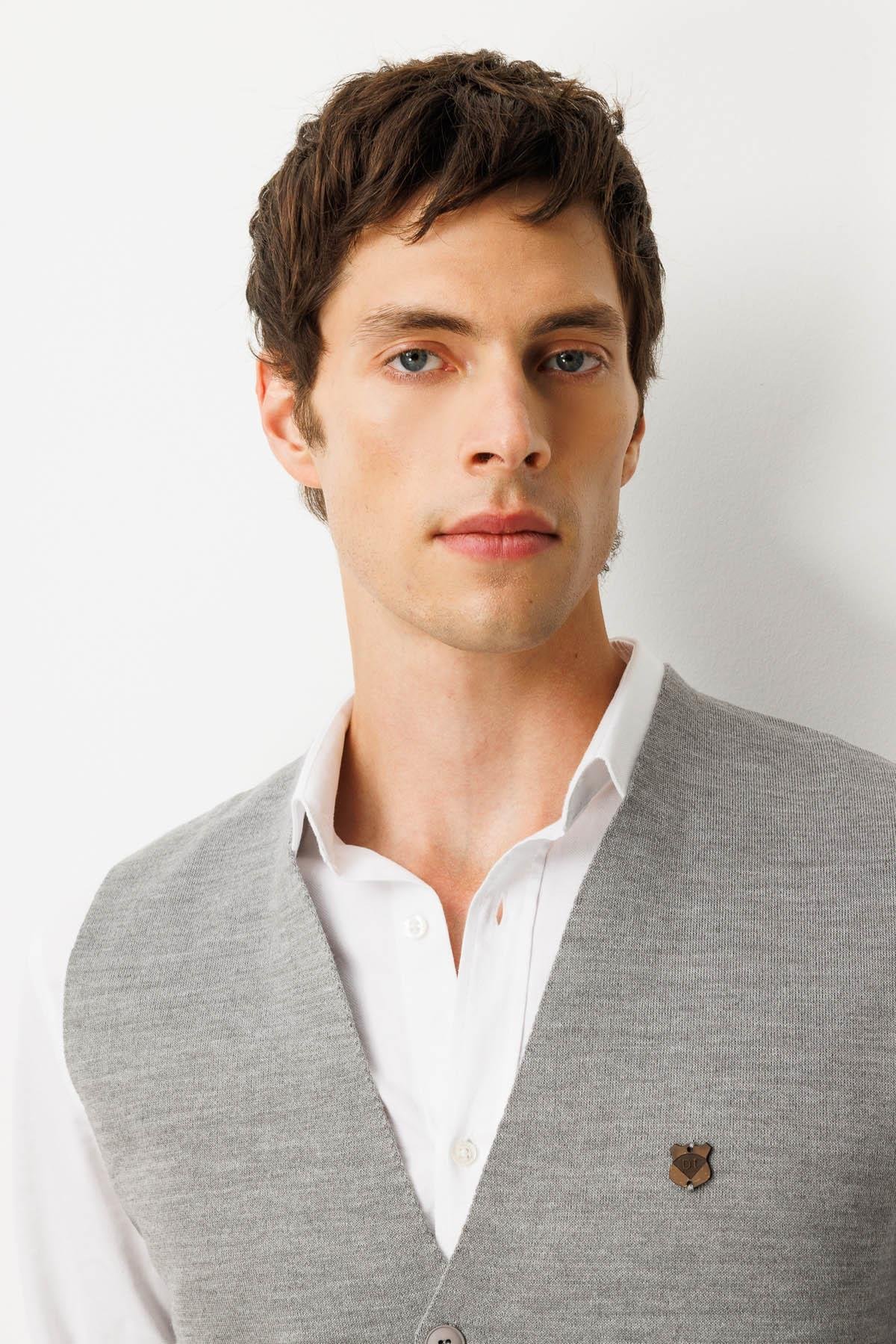 23511Erkek V Yaka Düz Yün Yelek A.Gri