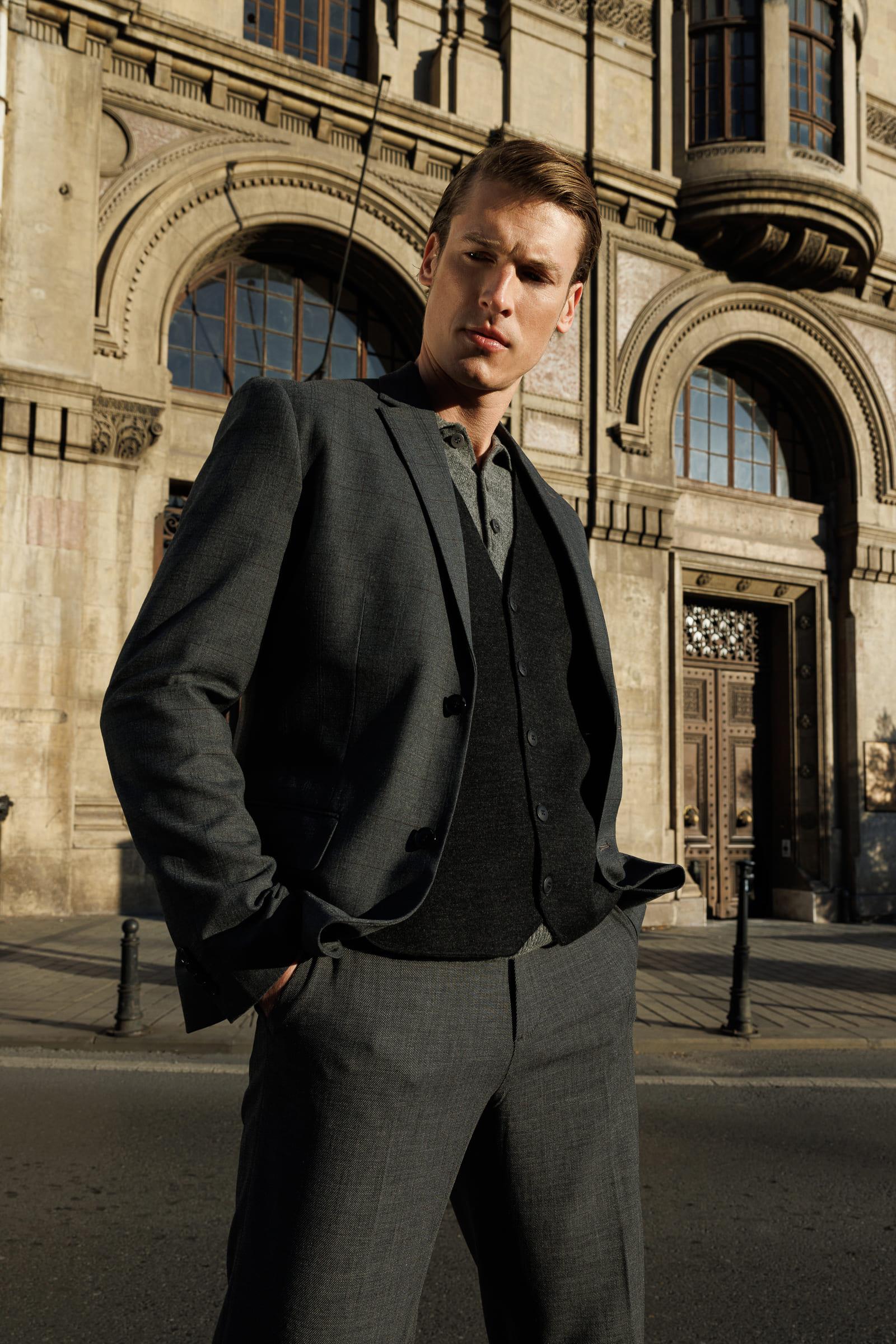 23511Erkek V Yaka Düz Yün Yelek Antrasit