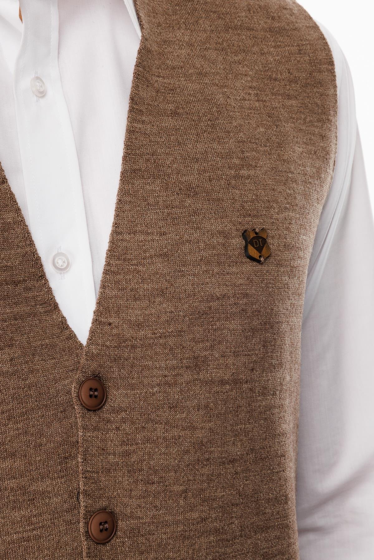 23511Erkek V Yaka Düz Yün Yelek S.Kahve