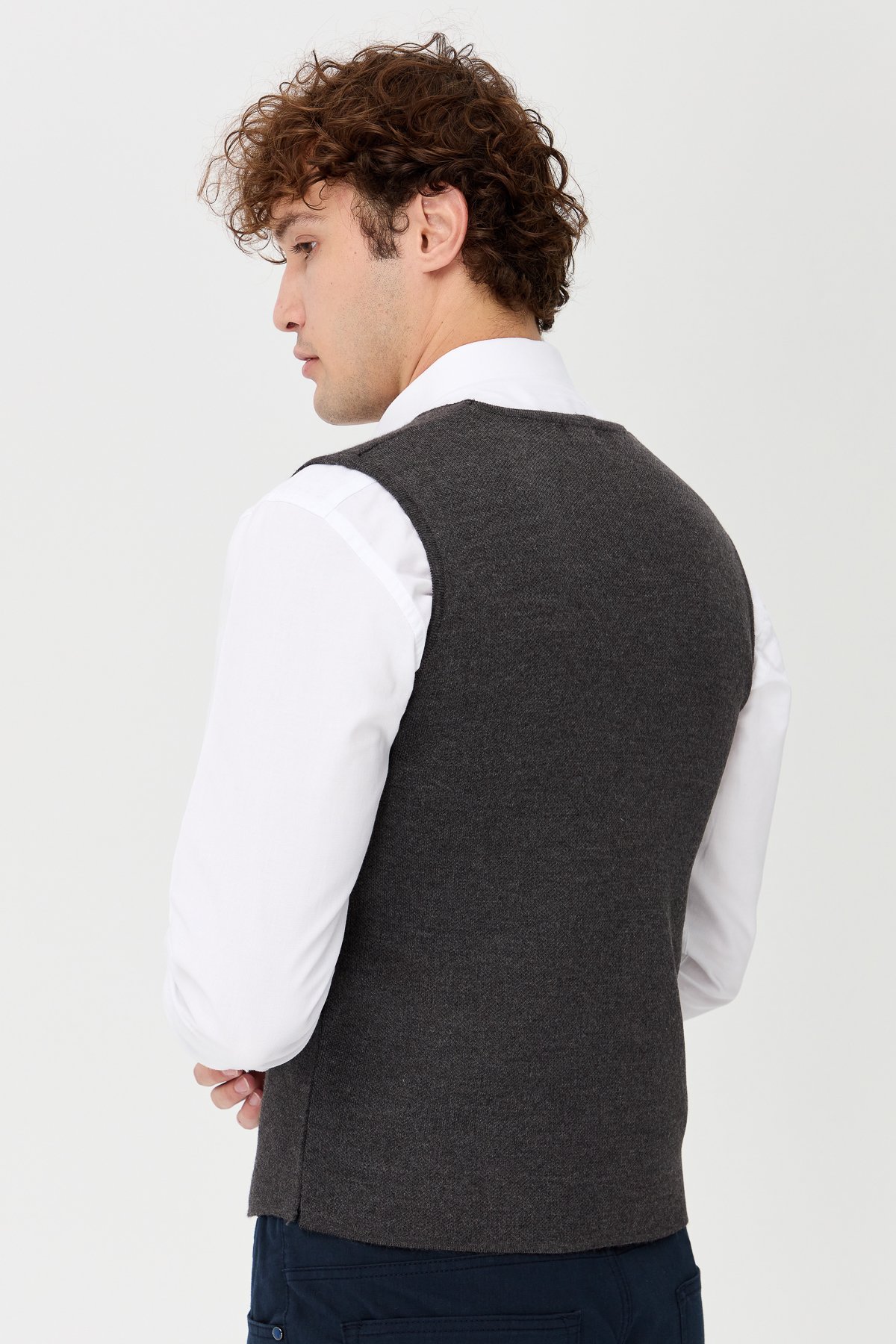 23559Erkek V Yaka İnce Triko Yelek O.Füme