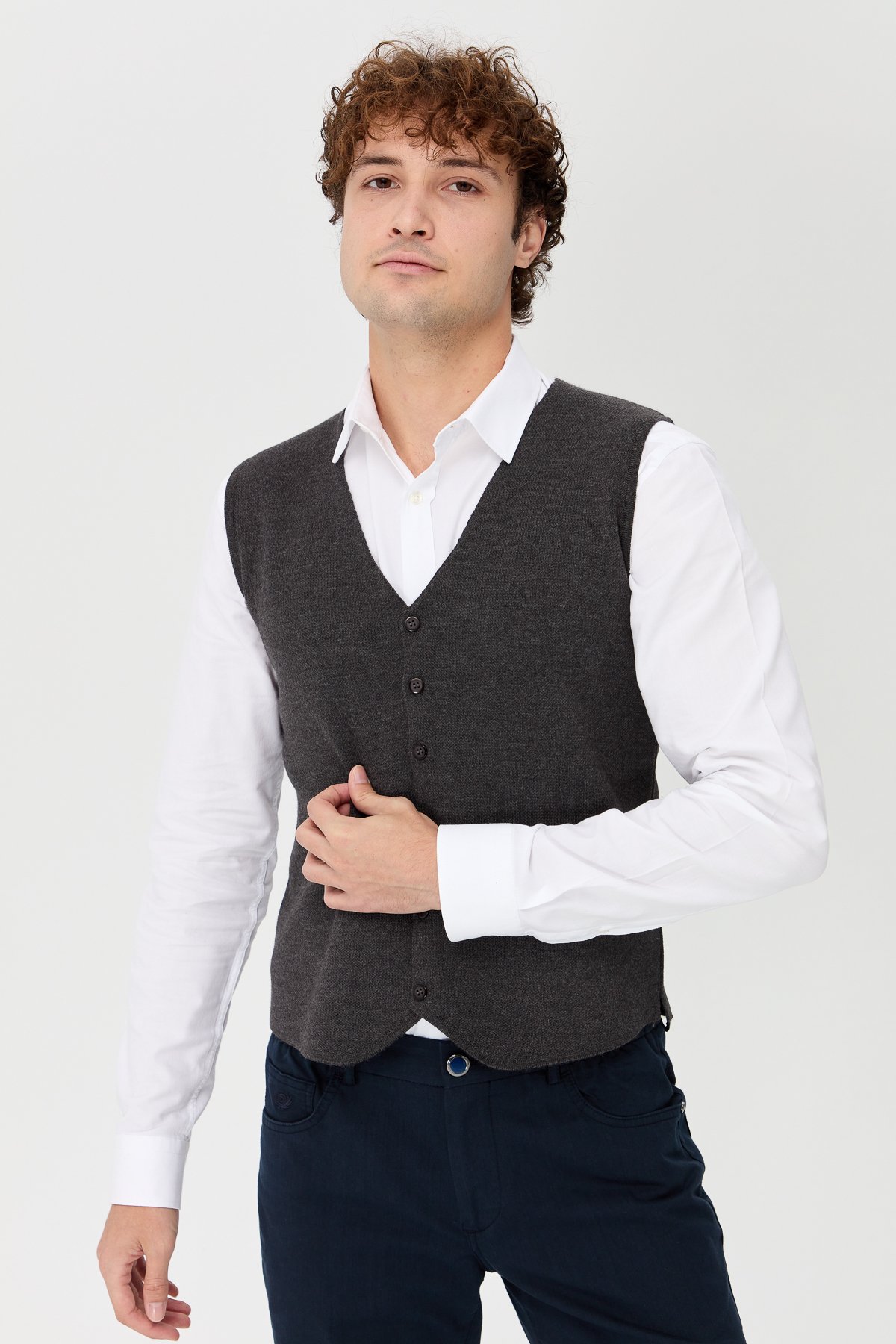 23559Erkek V Yaka İnce Triko Yelek O.Füme