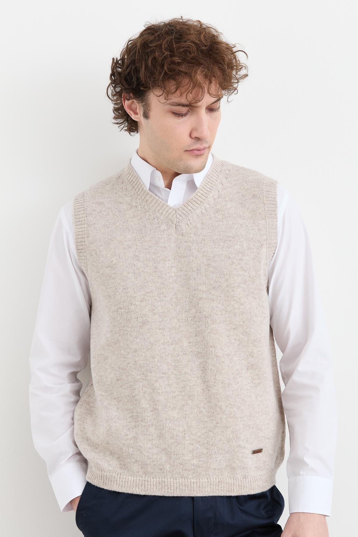 23504Erkek V Yaka Kalın Klasik Yün Süveter V.Bej