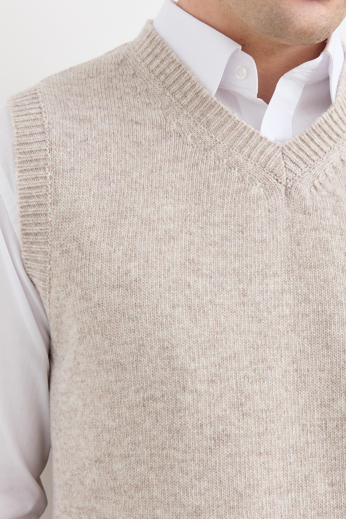 23504Erkek V Yaka Kalın Klasik Yün Süveter V.Bej