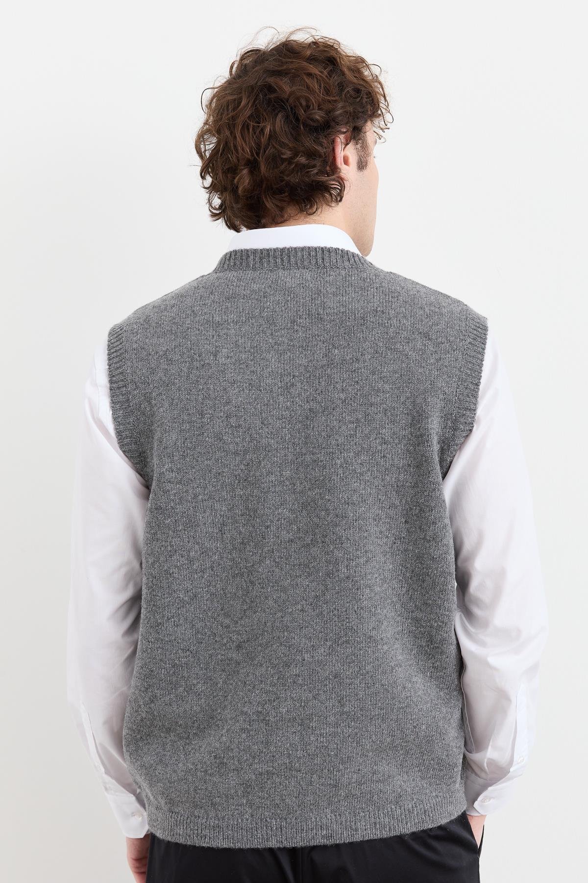 23504Erkek V Yaka Kalın Klasik Yün Süveter Füme