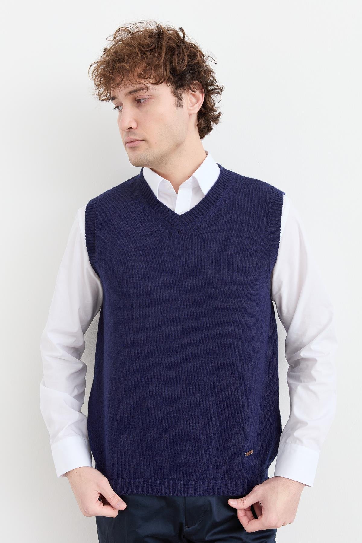 23504Erkek V Yaka Kalın Klasik Yün Süveter Y.A Lacivert