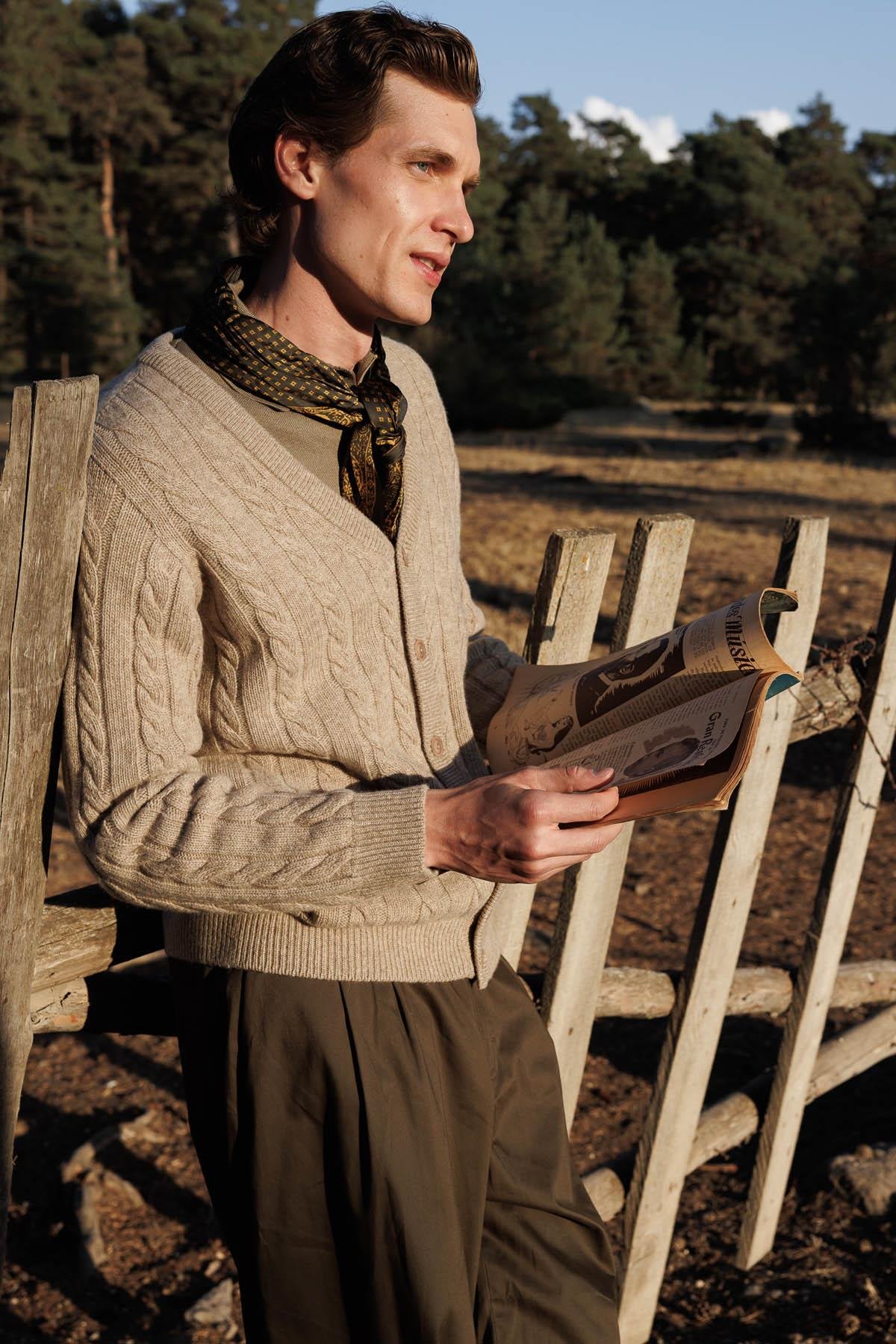 25520Erkek V Yaka Kalın Saç Örgülü Yün Ceket K.Bej