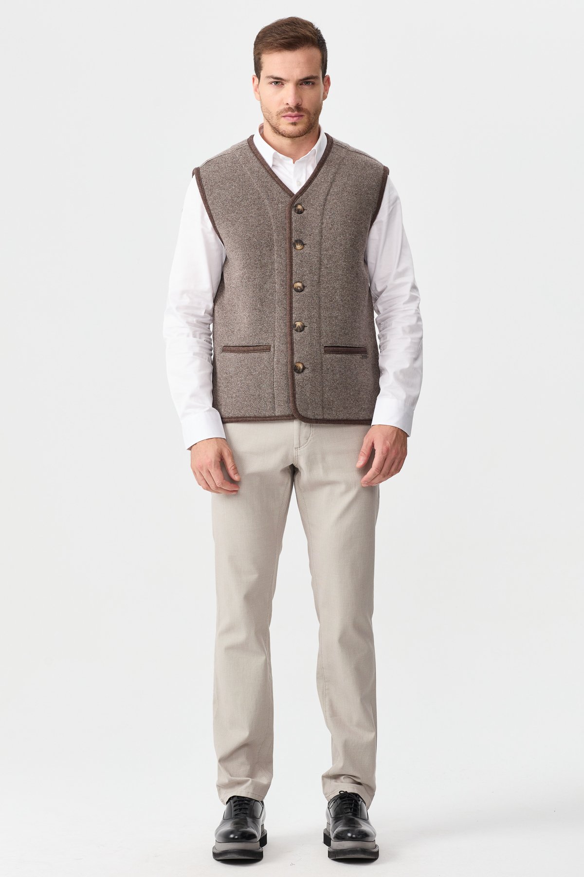 22569Erkek V Yaka Keçe Aksesuarlı Pike Dokuma Yün Yelek Vizon