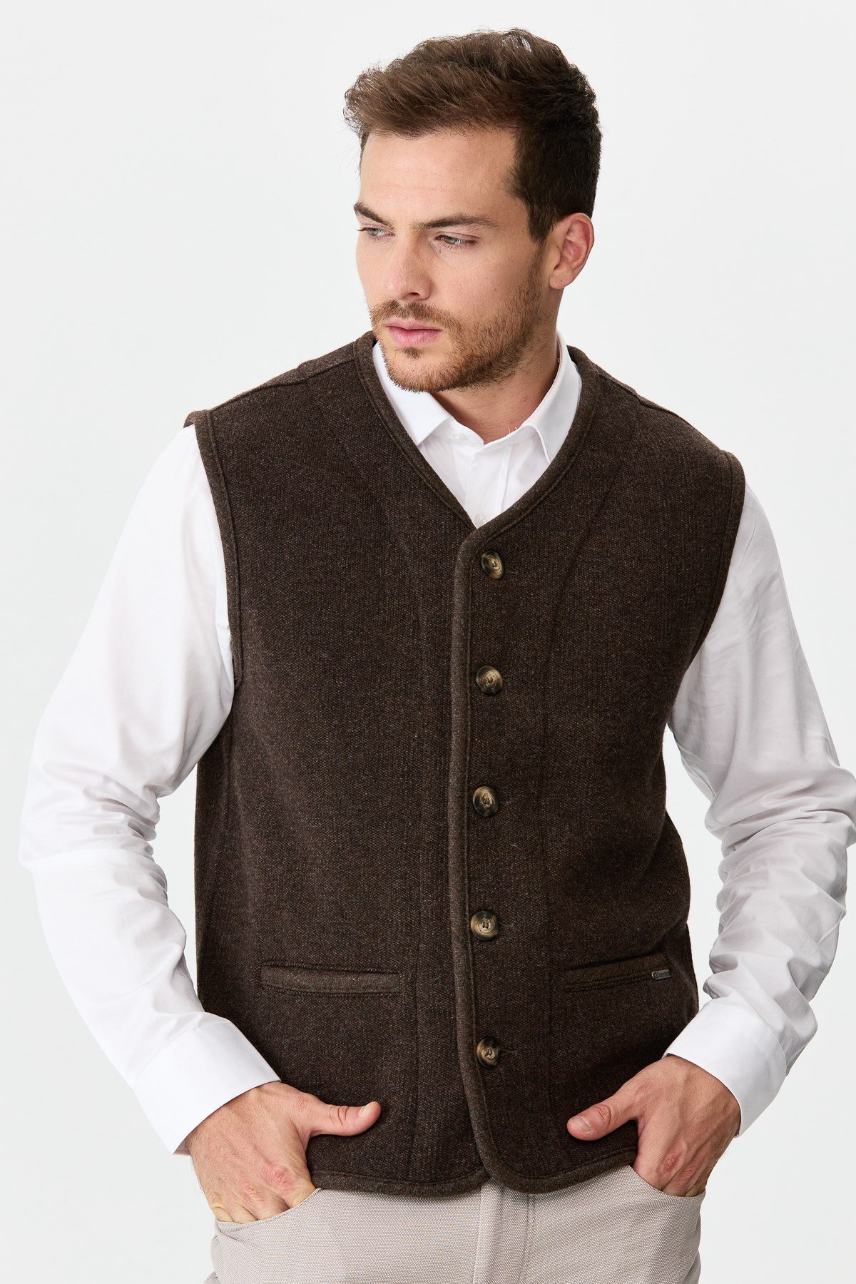 22569Erkek V Yaka Keçe Aksesuarlı Pike Dokuma Yün Yelek K.Kahve