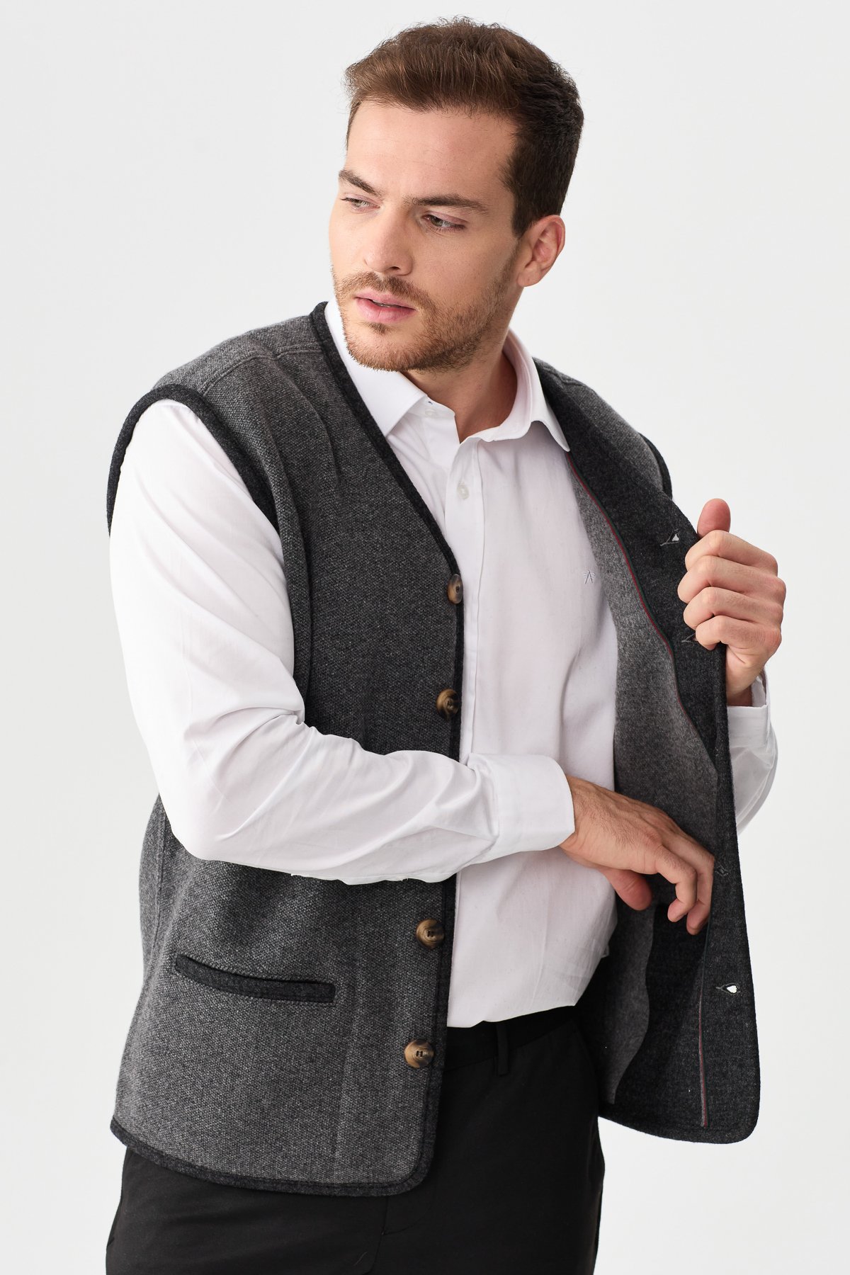 22569Erkek V Yaka Keçe Aksesuarlı Pike Dokuma Yün Yelek Füme